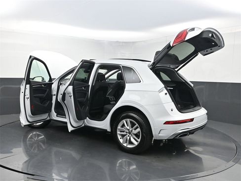 Used 2024 Audi Q5 2.0T Premium w/ Convenience Package image 38
