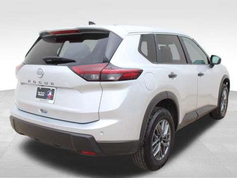 Used 2024 Nissan Rogue S image 8