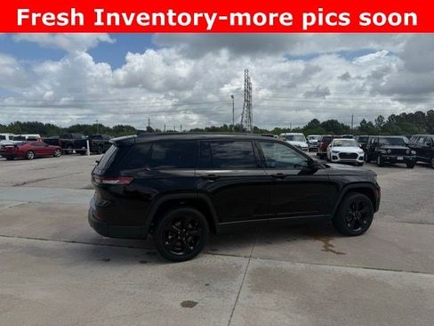 Used 2023 Jeep Grand Cherokee L Laredo RWD image 3