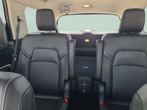 Used 2025 Nissan Pathfinder SL w/ SL Premium Package FWD image 10