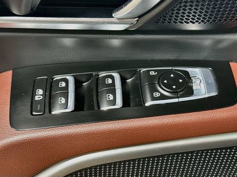 Used 2024 Kia Telluride EX w/ EX Captain's Chair Package AWD/4WD image 18