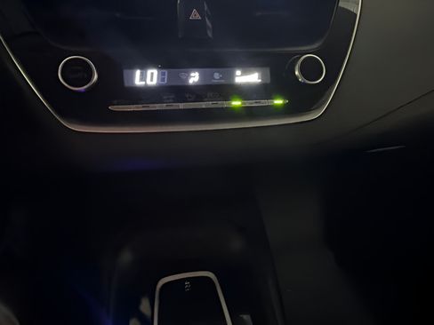 Used 2021 Toyota Corolla LE FWD image 24
