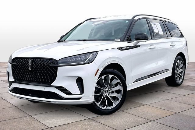 Used 2026 Lincoln Aviator AWD w/ Jet Appearance Package image 13
