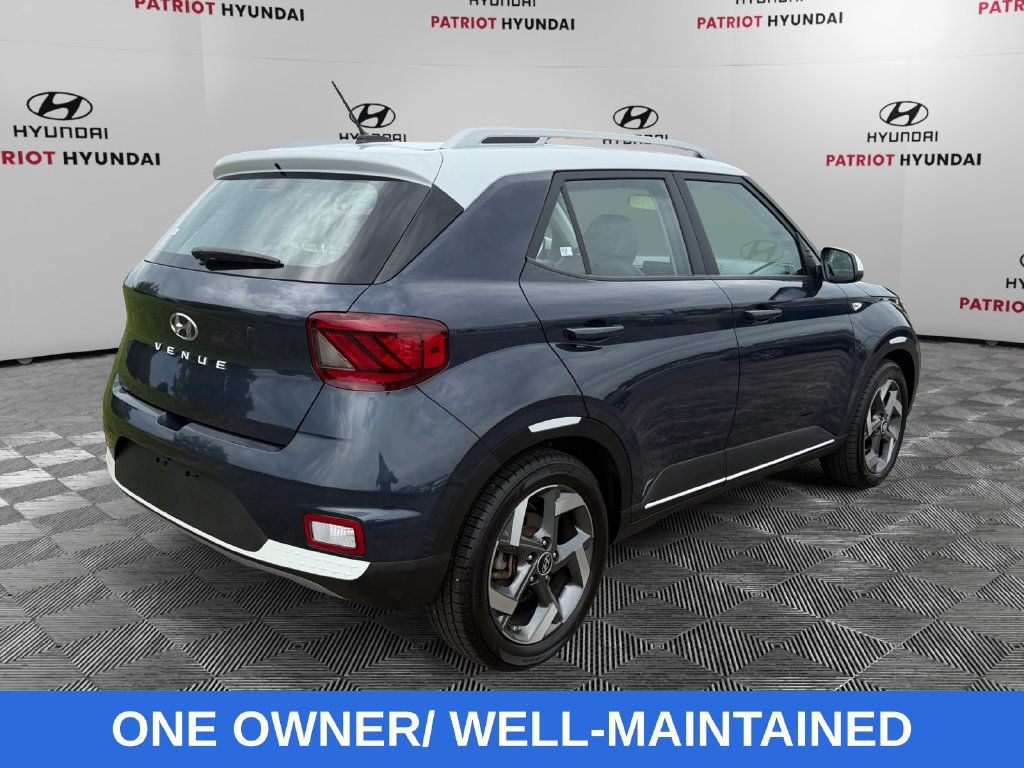 Used 2023 Hyundai Venue Limited FWD image 3