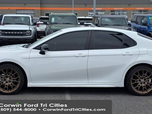 Used 2023 Toyota Camry SE image 9
