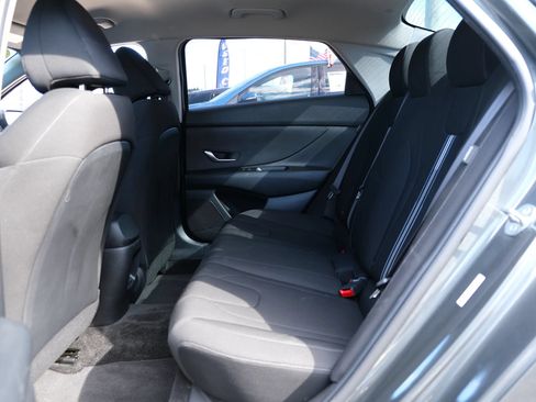 Used 2024 Hyundai Elantra SEL FWD image 12