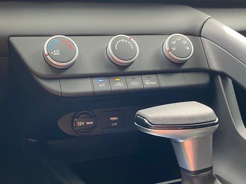 Certified 2025 Hyundai Elantra SE FWD image 19