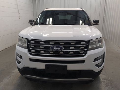 Used 2016 Ford Explorer XLT w/ Equipment Group 201A AWD/4WD image 15