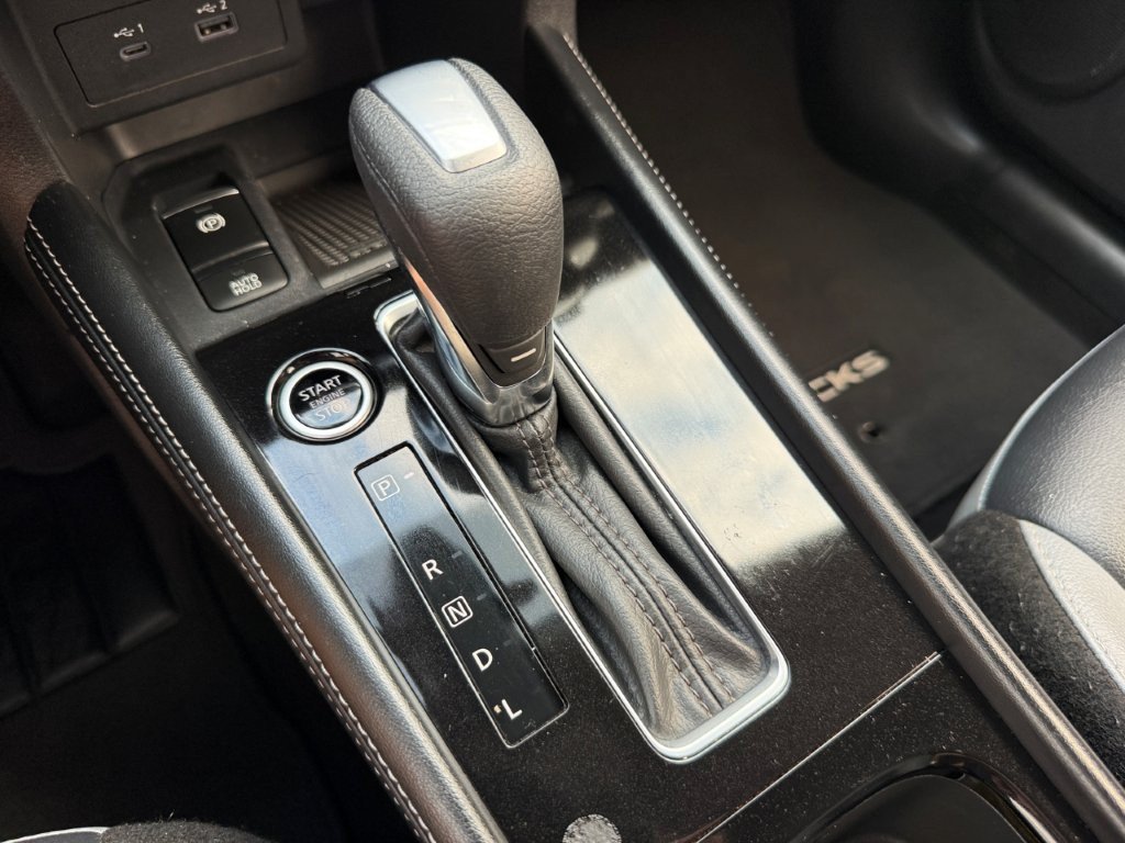 Used 2023 Nissan Kicks SR w/ SR Premium Package FWD image 28