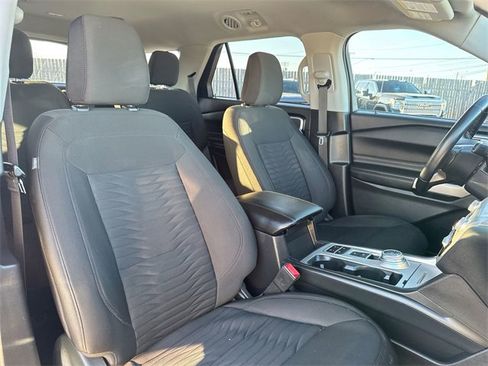 Used 2021 Ford Explorer XLT image 31