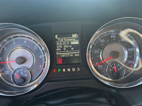Used 2016 Chrysler Town & Country Touring w/ Driver Convenience Group FWD image 14