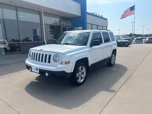 Used 2014 Jeep Patriot Latitude AWD/4WD image 1