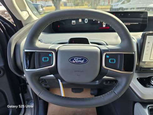 New 2026 Ford Expedition Active image 25