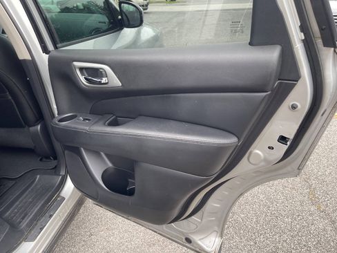 Used 2016 Nissan Pathfinder SL w/ SL Premium Package AWD/4WD image 29