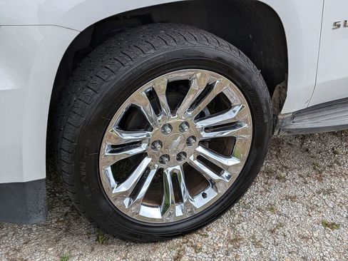 Used 2018 Chevrolet Suburban LT RWD image 10