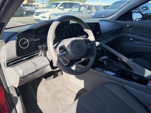 Used 2021 Hyundai Elantra SEL w/ Convenience Package image 16