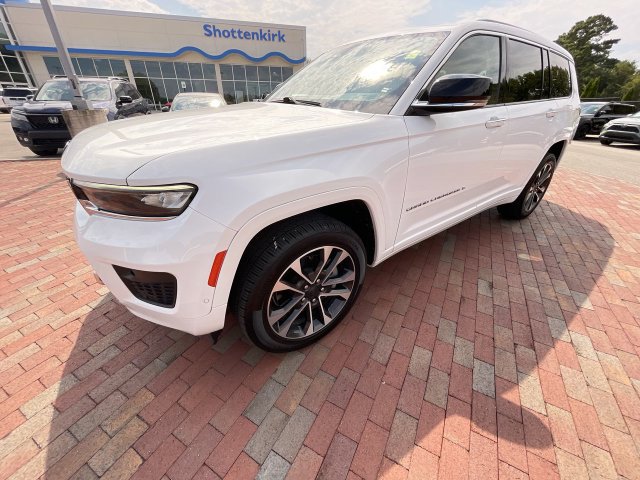 Used 2021 Jeep Grand Cherokee L Overland w/ Luxury Tech Group IV AWD/4WD image 29