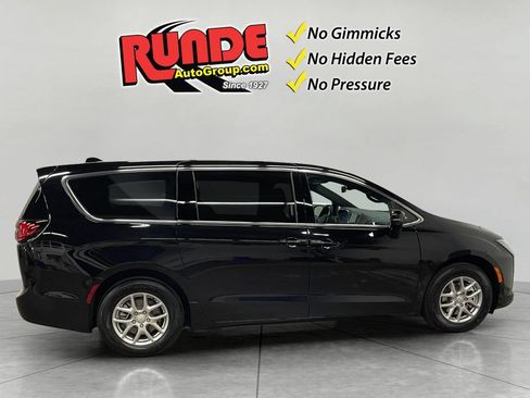 New 2027 Chrysler Pacifica Select FWD image 6