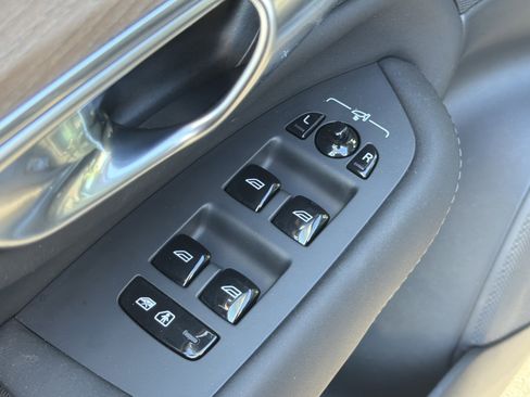 Certified 2025 Volvo XC90 B6 Plus AWD/4WD image 15