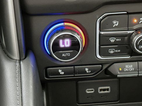 Used 2021 Chevrolet Tahoe LT w/ LT Signature Package image 21