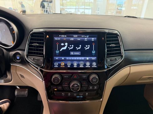 Used 2020 Jeep Grand Cherokee Limited w/ Luxury Group II RWD image 24