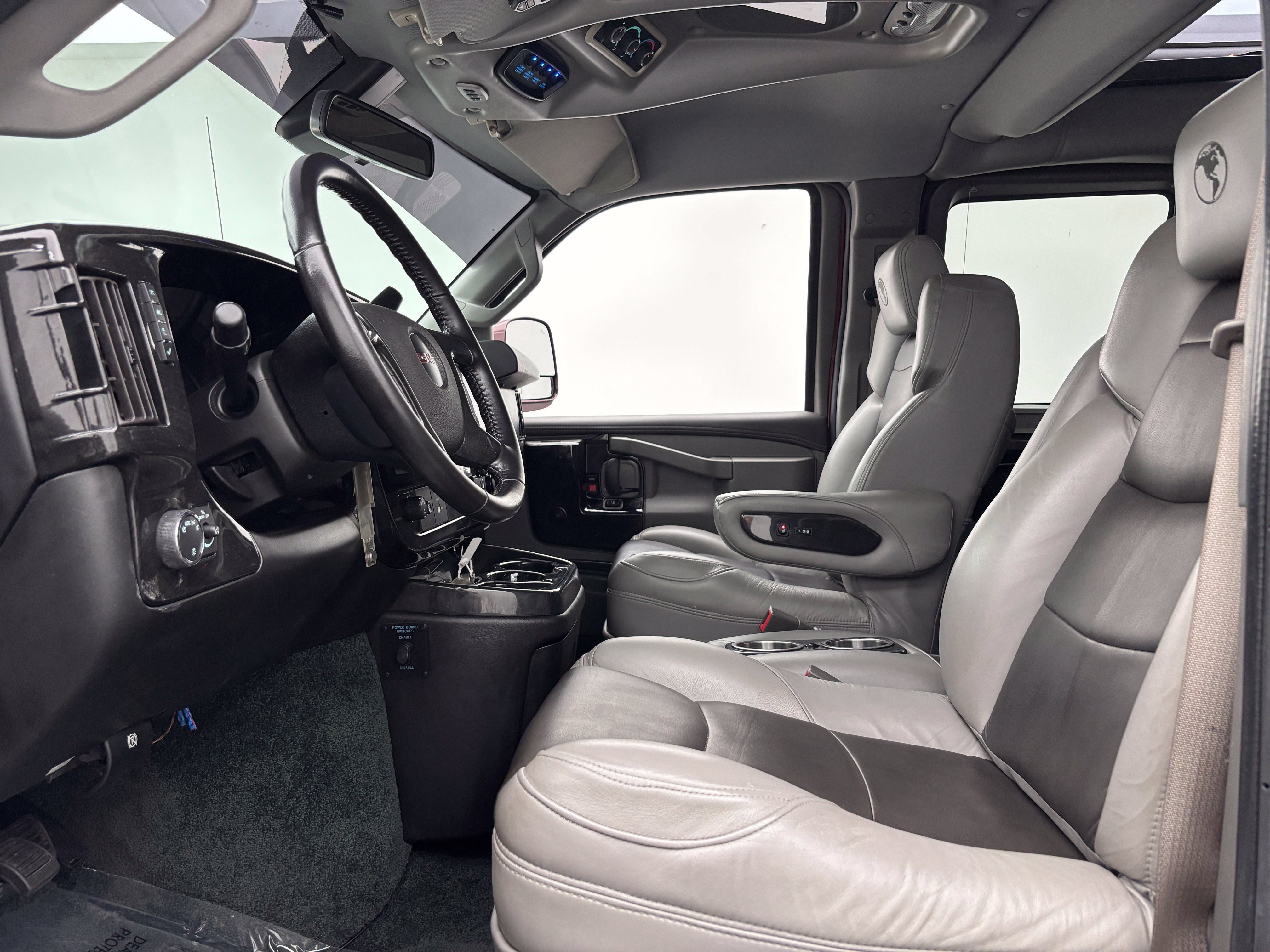 Used 2020 GMC Savana 2500 Extended w/ Enhanced Convenience Package RWD image 18