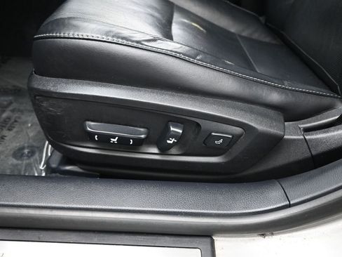 Used 2015 Lexus ES 300h w/ Navigation System Package image 9