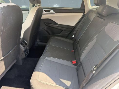 Used 2025 Volkswagen Taos SE FWD image 22