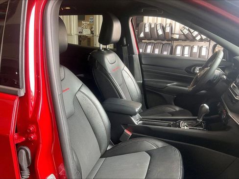Used 2025 Jeep Compass Trailhawk AWD/4WD image 27