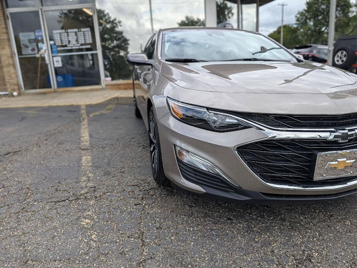 Used 2025 Chevrolet Malibu RS FWD image 14