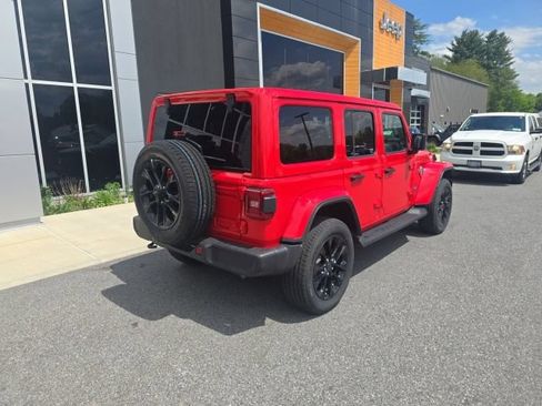 Certified 2025 Jeep Wrangler Unlimited Sahara AWD/4WD image 7