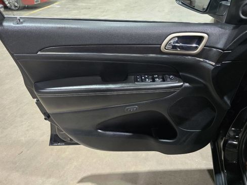 Used 2014 Jeep Grand Cherokee Limited image 22