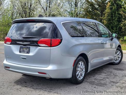 Used 2023 Chrysler Voyager LX FWD image 7