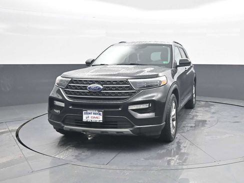 Used 2021 Ford Explorer XLT w/ Equipment Group 202A image 3