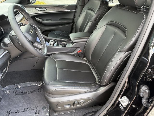 Used 2026 Jeep Grand Cherokee L Limited w/ Limited Altitude Package AWD/4WD image 11