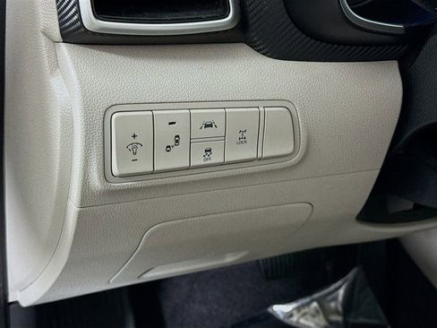 Used 2020 Hyundai Tucson Value w/ Cargo Package image 18