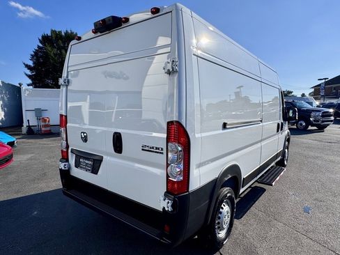 Used 2025 RAM ProMaster 2500 w/ Convenience Group image 9