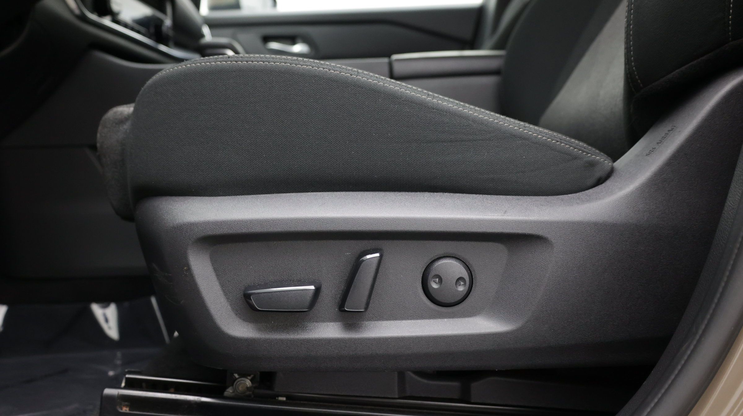 Used 2025 Nissan Rogue SV AWD/4WD image 19
