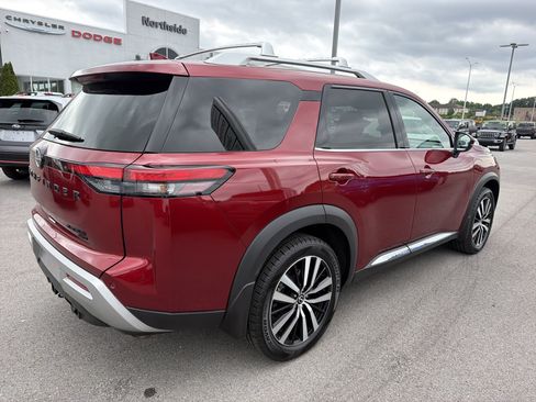 Used 2024 Nissan Pathfinder Platinum w/ Black Appearance Package AWD/4WD image 6