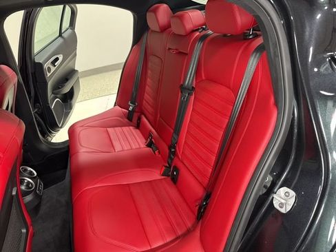 Used 2022 Alfa Romeo Giulia Veloce AWD/4WD image 28