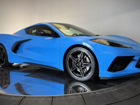 Used 2023 Chevrolet Corvette Stingray Premium Cpe w/ Z51 Performance Package RWD image 18