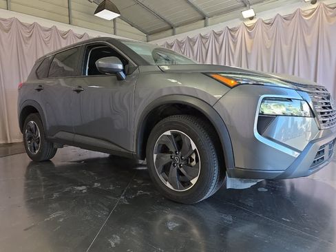 Used 2024 Nissan Rogue SV FWD image 10
