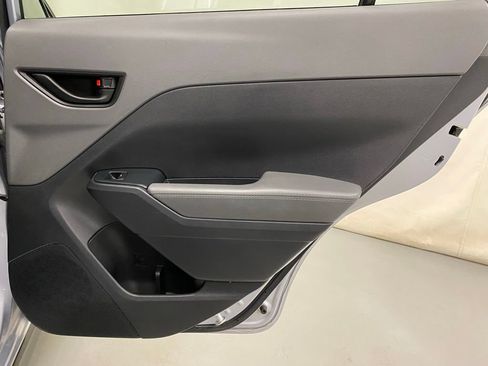Used 2025 Subaru Crosstrek 2.5i Premium AWD/4WD image 13
