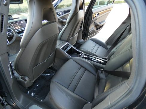 Used 2018 Porsche Panamera 4 image 43