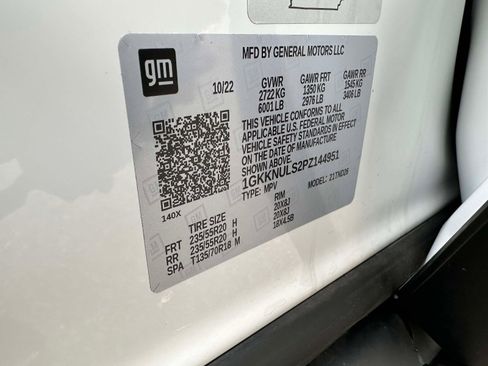 Used 2023 GMC Acadia SLT w/ Elevation Edition image 16