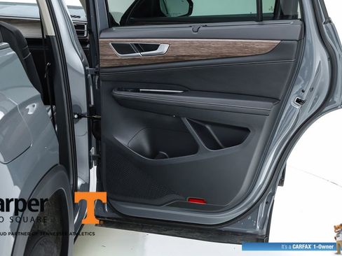 Used 2025 Volkswagen Atlas SEL image 31