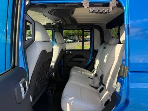 Used 2020 Jeep Gladiator Mojave AWD/4WD image 28
