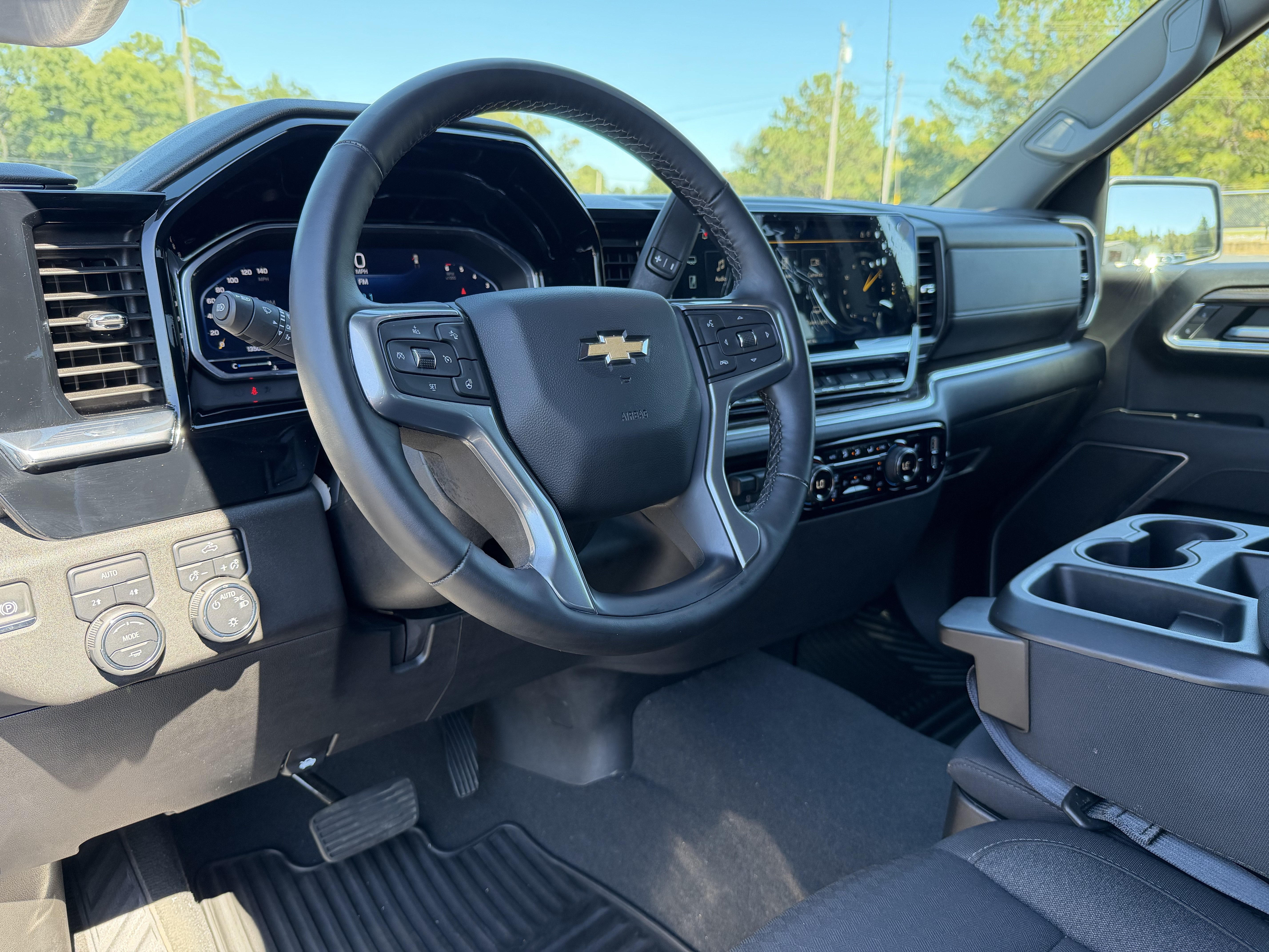 Used 2025 Chevrolet Silverado 1500 LT AWD/4WD image 29
