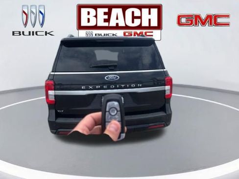 Used 2022 Ford Expedition XLT RWD image 3