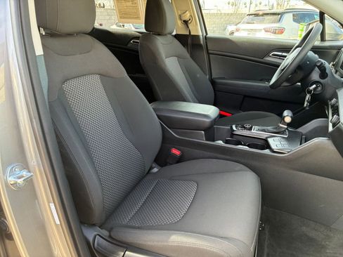 Used 2025 Kia Sportage LX image 36